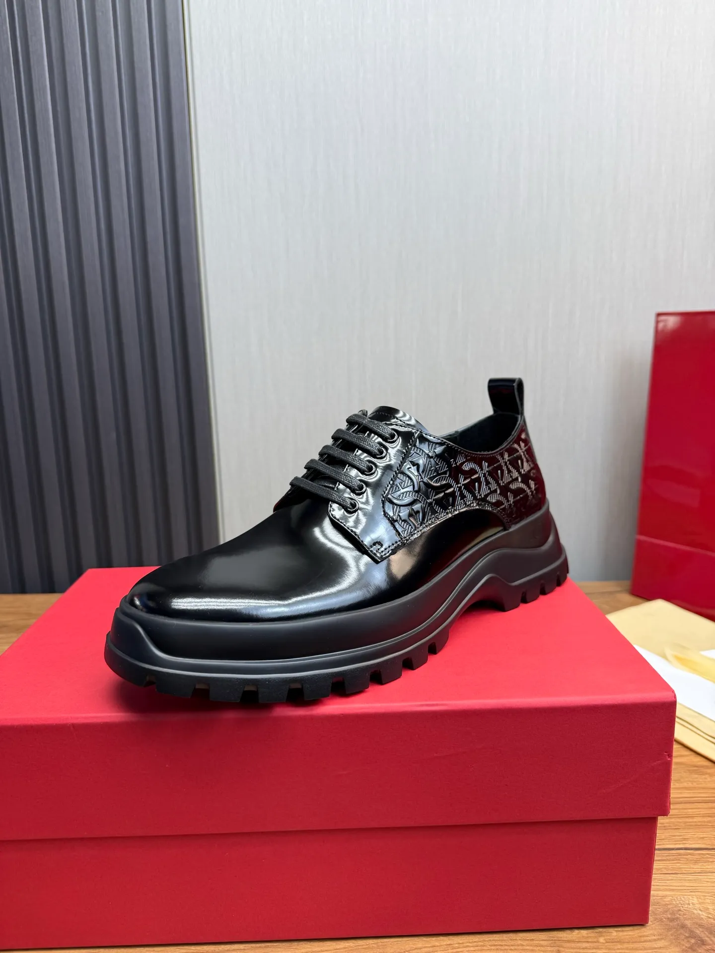 Men's shoes 💰880💰 Ferragamo. [Ferragamo] Men's Loaf leather shoes, the latest hot style, 1:1 original purchase quality, top quality, imported open-edge beaded cowhide leather on the upper, hand-made three-dimensional stitching highlights the round toe design, the inner feet are made of imported cowhide, with original wear-resistant rubber outsole, matching code 39-44, (38, 45 custom-made, non-refundable)